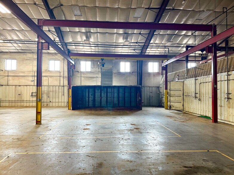 More Photos Of 5066 Owan Industrial Park Dr, Williston Warehouse For Lease
