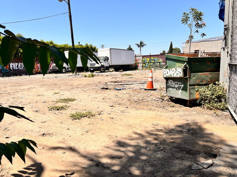 More Photos Of 9523 Alameda St, Los Angeles Land For Lease