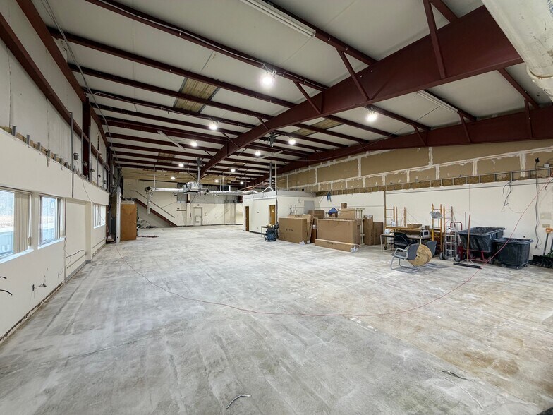 Primary Photo Of 20 E Commons Blvd, New Castle Warehouse For Lease