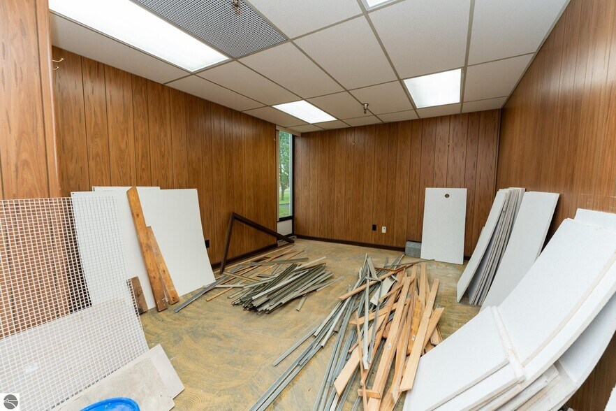 More Photos Of 910 Industrial Dr, Mount Pleasant Warehouse For Sale