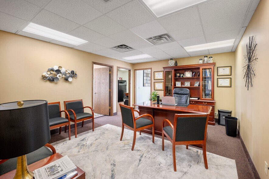 More Photos Of 2817 S Anthony Ln, Saint Anthony Office For Lease