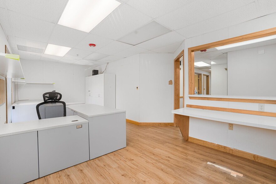 More Photos Of 24 Salt Pond Rd, Wakefield Medical For Sale