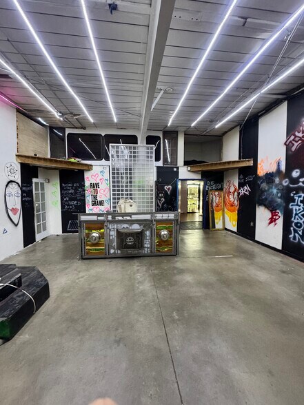 More Photos Of 947 Federal Blvd, Denver Warehouse For Sale