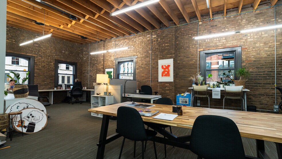 More Photos Of 220-230 W Kinzie St, Chicago Loft Creative Space For Lease