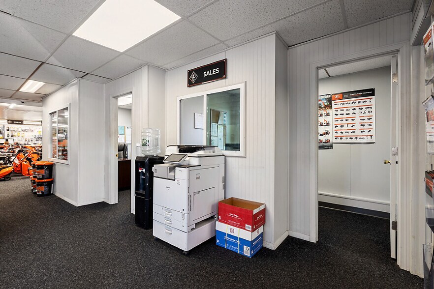 More Photos Of 350 Upper Main St, Fairfield Service For Sale