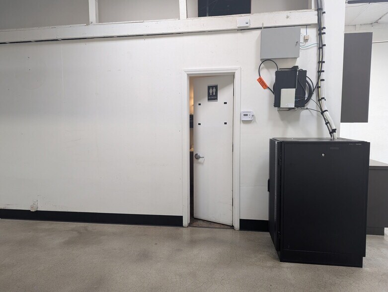 More Photos Of 530 Cypress Ave, Hermosa Beach Warehouse For Lease