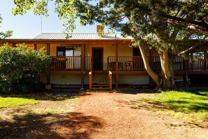 More Photos Of 2040 Long Rd Cyn, Kanab Freestanding For Sale