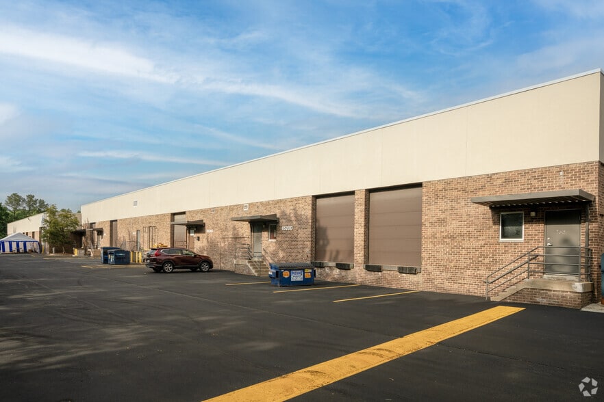 More Photos Of 8520-8528 Tyco Rd, Vienna Warehouse For Lease