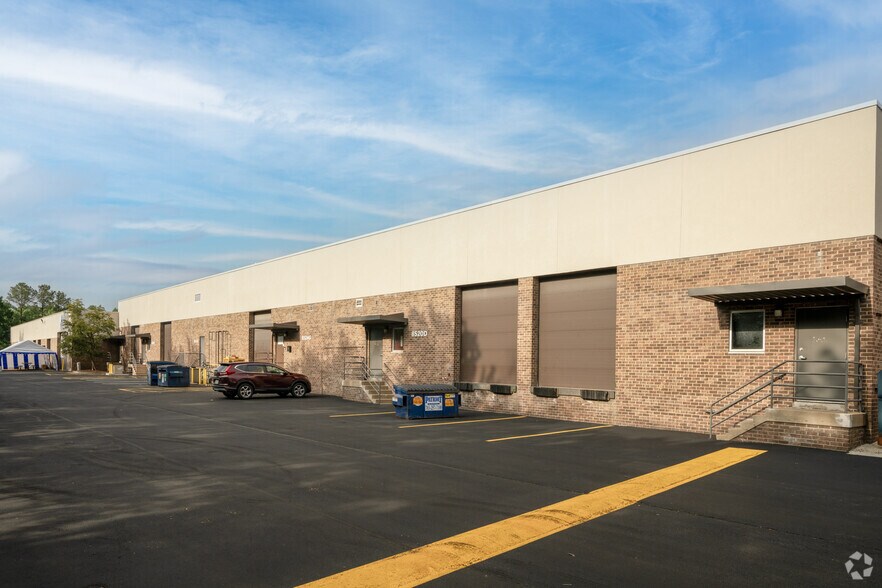 More Photos Of 8520-8528 Tyco Rd, Vienna Warehouse For Lease