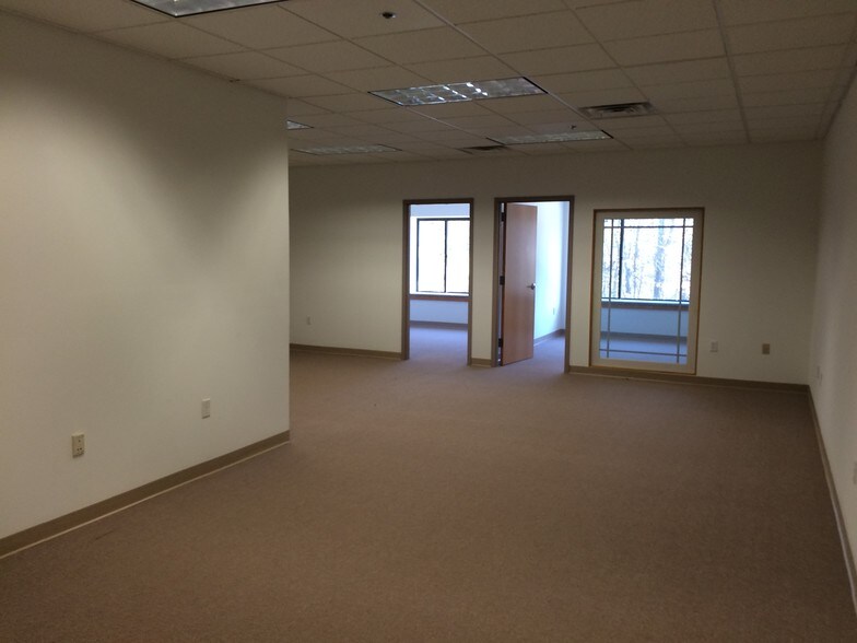 More Photos Of 17 Parkridge Rd, Haverhill Warehouse For Lease