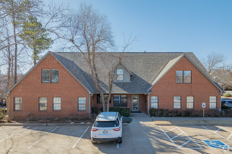More Photos Of 1900 E 15th St, Edmond Office For Lease