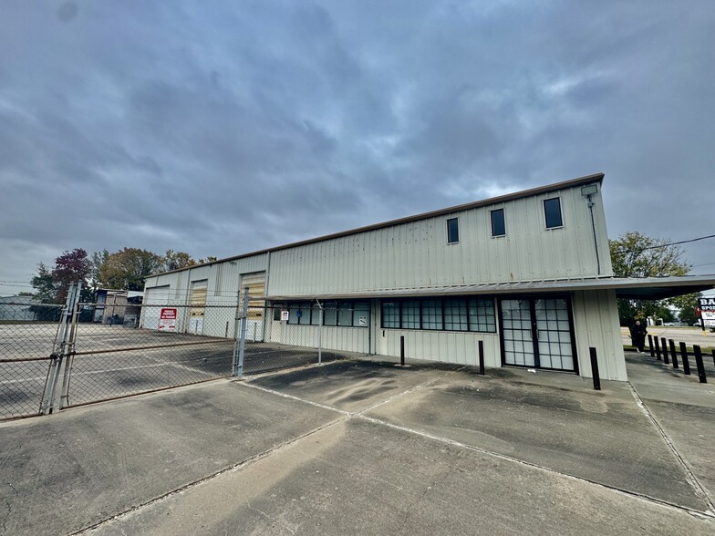 Primary Photo Of 14500 Hempstead Hwy, Houston Warehouse For Lease