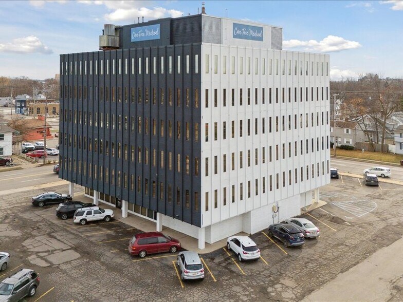 More Photos Of 1100 W Saginaw St, Lansing Medical For Sale