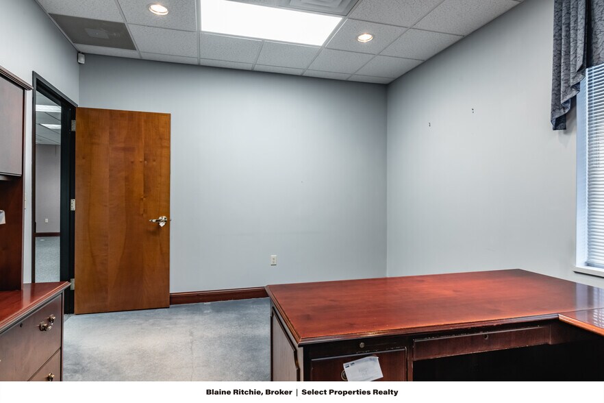 More Photos Of 1397 Elizabeth Pike, Mineral Wells Bank For Lease