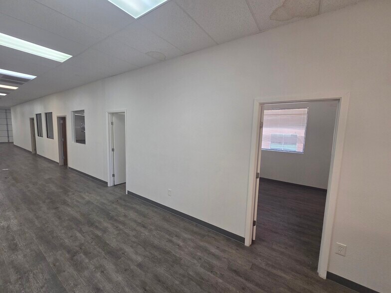 More Photos Of 16151 College Oak Dr, San Antonio Showroom For Sale