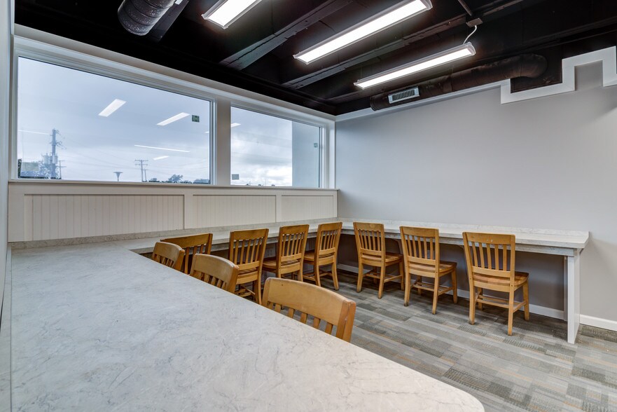 More Photos Of 25300 Lorain Rd, North Olmsted Medical For Lease