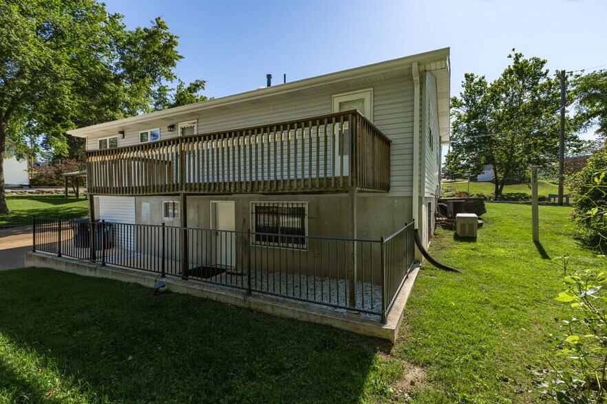 More Photos Of 535 Elm St, Hillsboro Office For Sale