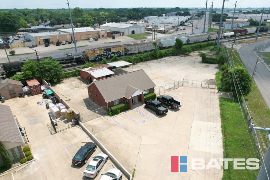 Primary Photo Of 423 Gautney St, Garland Showroom For Lease
