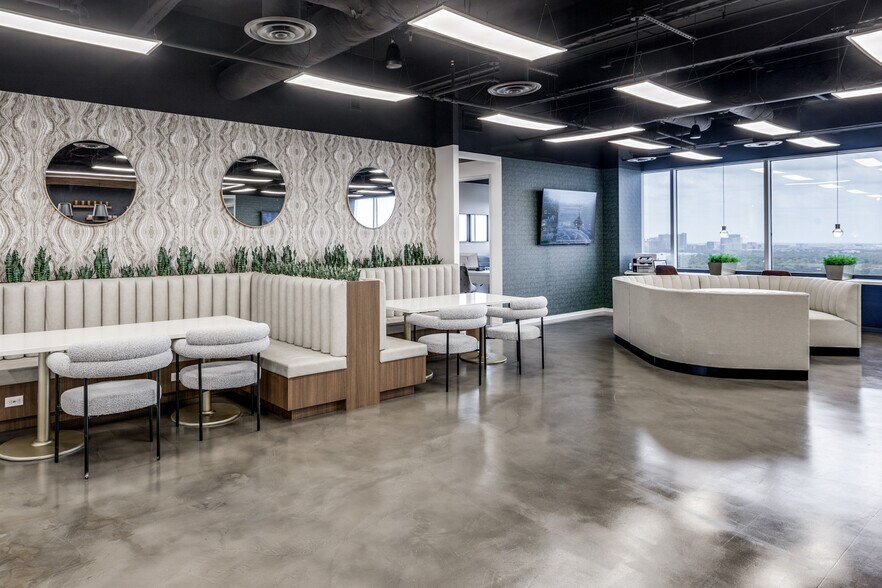 More Photos Of 24 Greenway Plz, Houston Office For Lease