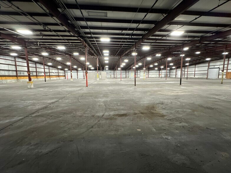 More Photos Of 2930 Maine Ave, Lakeland Distribution For Sale