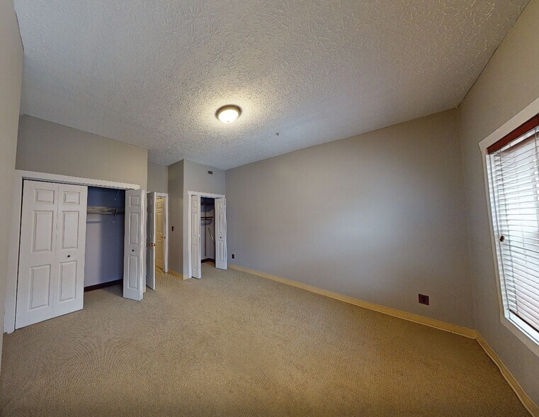 More Photos Of 842-852 N High St, Columbus Storefront Retail Residential For Sale