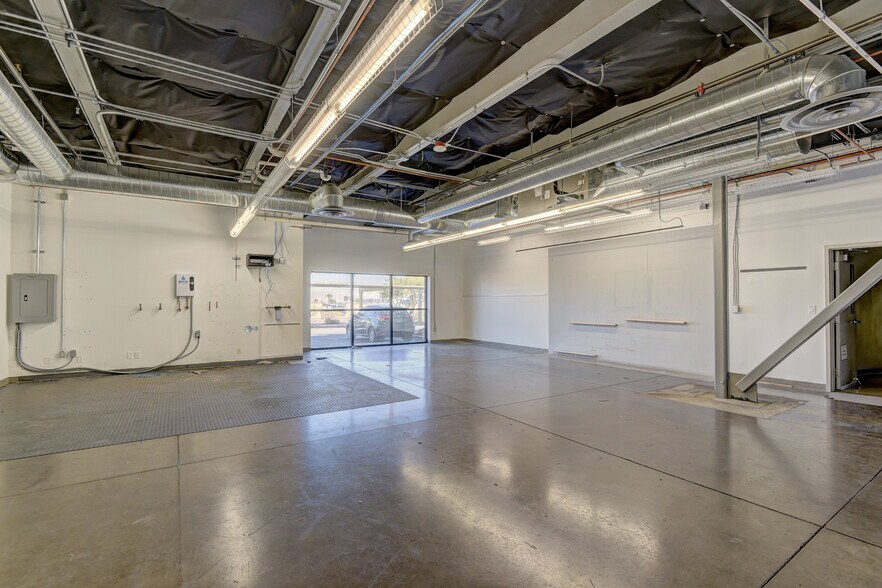 More Photos Of 6625 Badura Ave, Las Vegas Flex For Sale