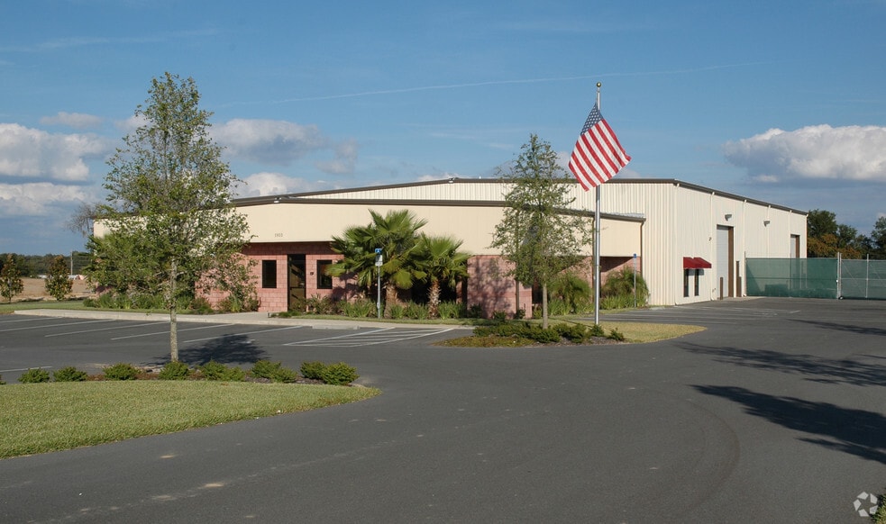 Primary Photo Of 1903 Greenleaf Ln, Leesburg Warehouse For Lease