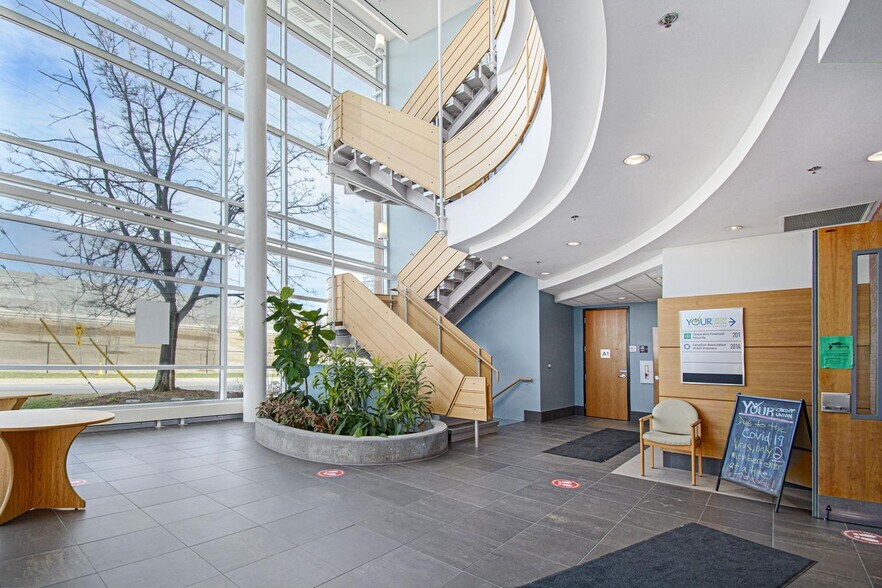 More Photos Of 14 Chamberlain Ave, Ottawa Office For Lease