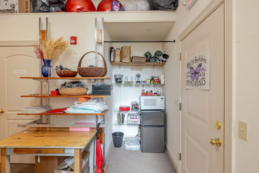 More Photos Of 313-323 Main St, Great Barrington Office For Lease