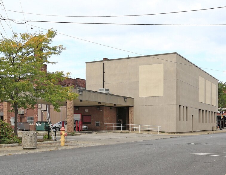 More Photos Of 239 Main St, Conneaut Bank For Lease