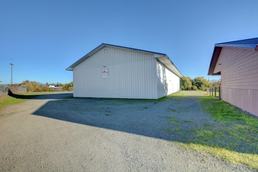 More Photos Of 6804 Agate Rd, White City Flex For Sale