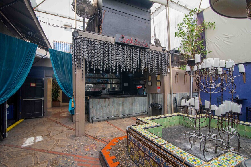 More Photos Of 6646 Hollywood Blvd, Hollywood Storefront Retail Office For Sale