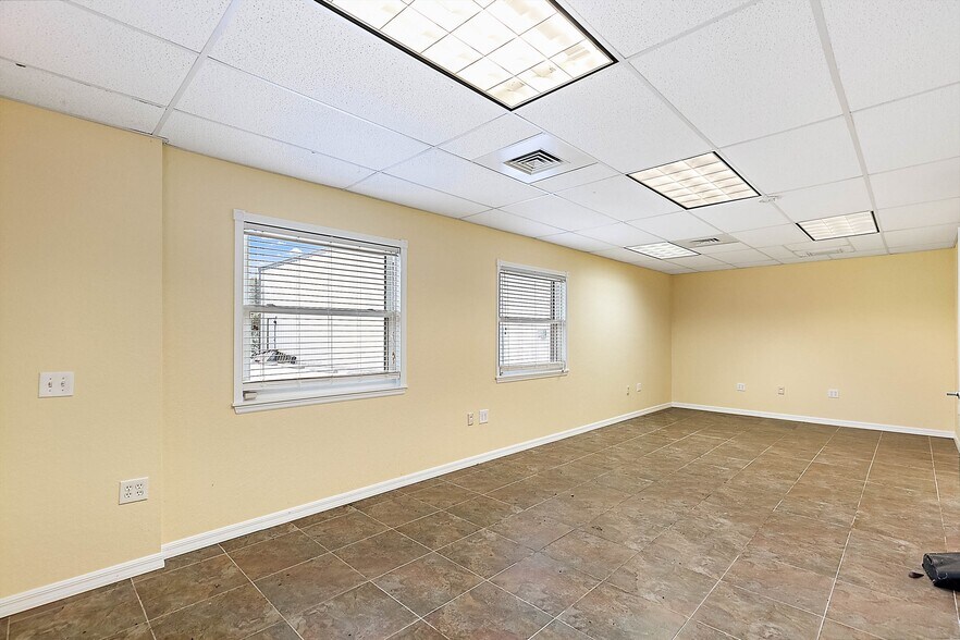 More Photos Of 6790 65th Way N, Pinellas Park Freestanding For Lease