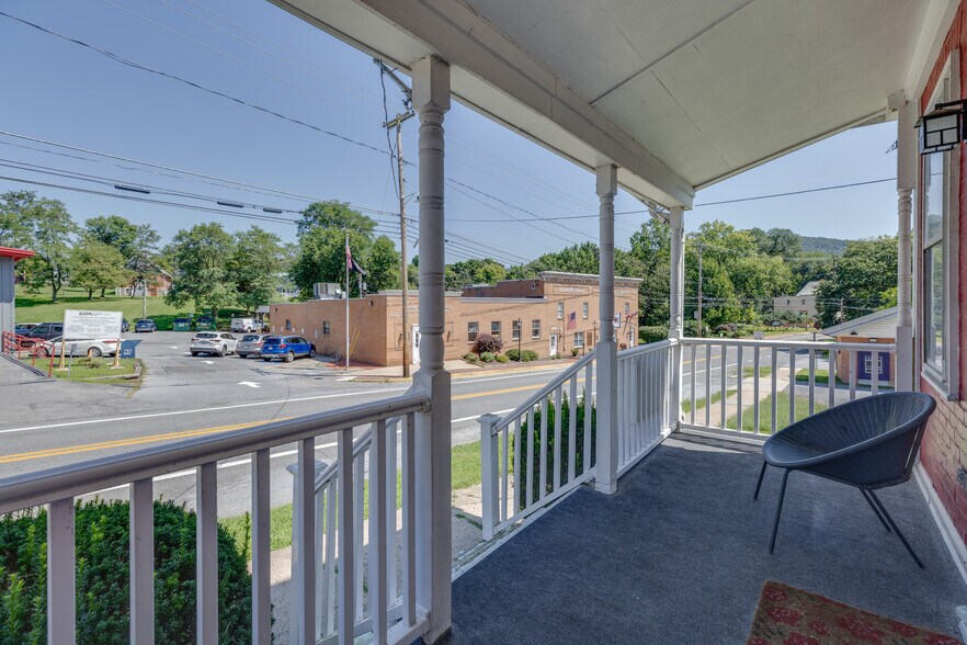 More Photos Of 1053 Washington St, Harpers Ferry Hospitality For Sale
