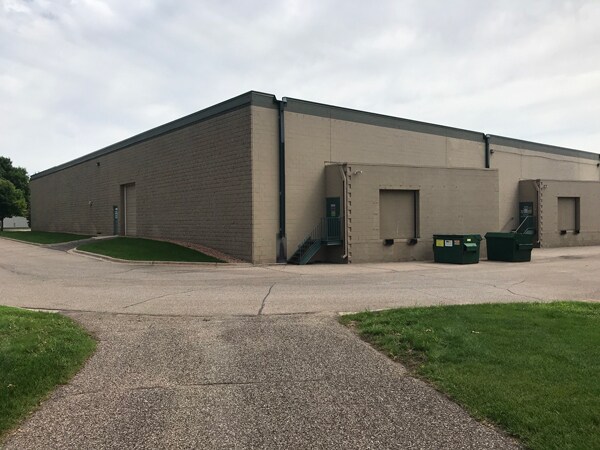 More Photos Of 5240-5300 Valley Industrial Blvd S, Shakopee Warehouse For Lease