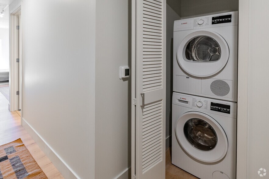 More Photos Of 517 W Main St, Madison Apartments For Lease