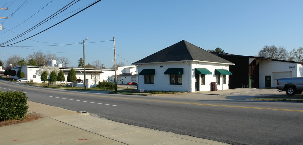 Primary Photo Of 308-320 W Main St, Clayton Flex For Lease