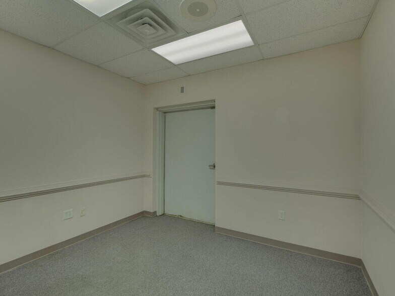 More Photos Of 134 Hurricane Shoals Rd, Lawrenceville Storefront Retail Office For Sale