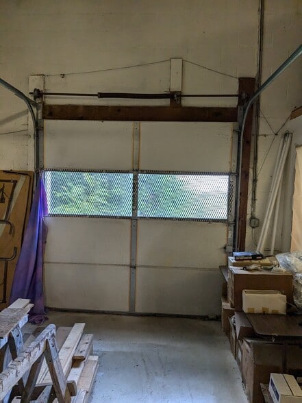 More Photos Of 61 W Lawn Ave, Columbus Warehouse For Lease