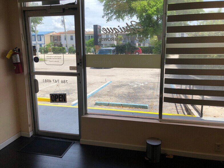 More Photos Of 2210-2220 NE 123rd St, Miami Restaurant For Lease