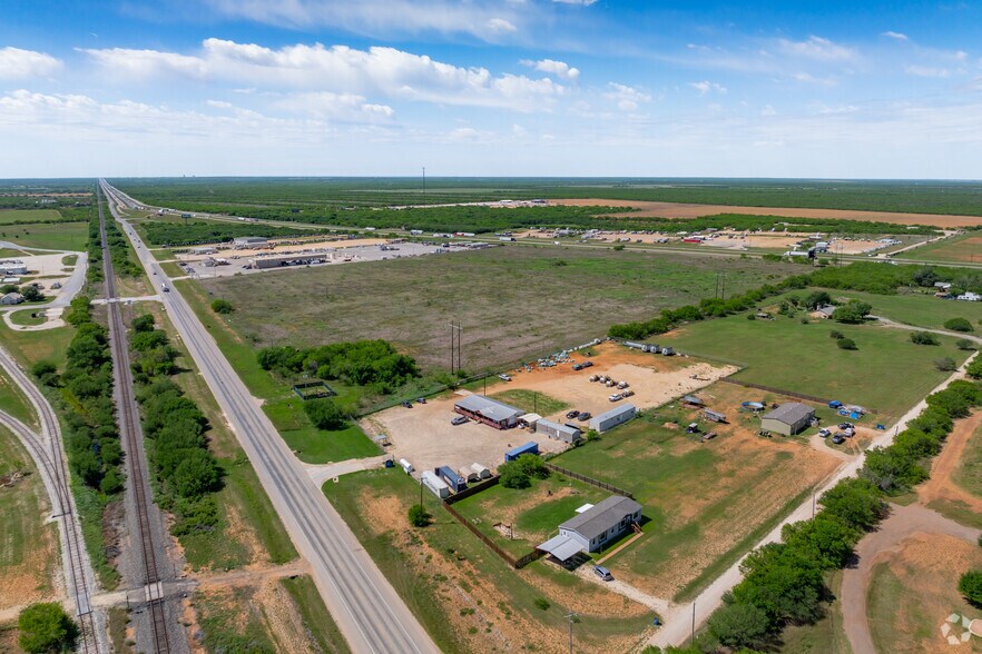 More Photos Of 35 & Interstate 35 Business, Dilley Land For Sale