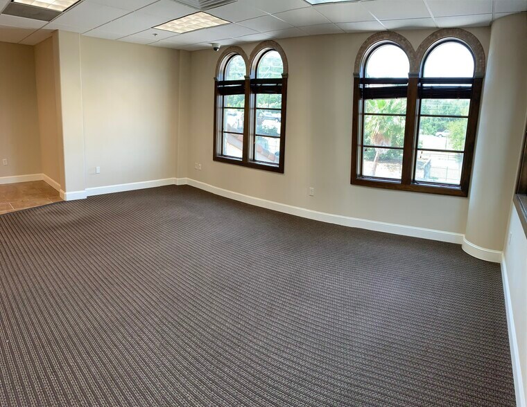 More Photos Of 401 Ranch Road 620 S, Lakeway Medical For Sale