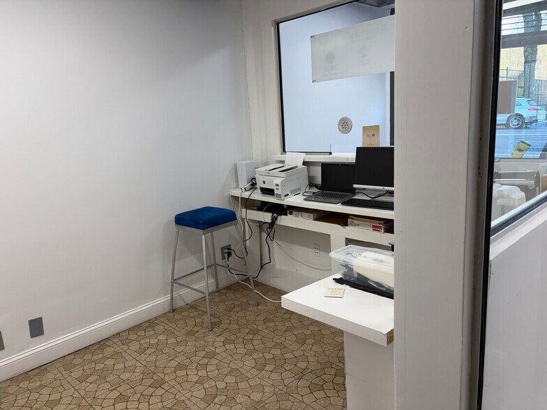 More Photos Of 6543 Broadway, Bronx Coworking Space