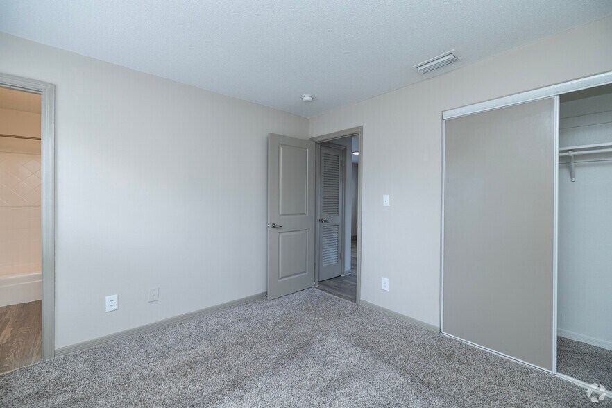 More Photos Of 6900 Concord Dr, Tampa Apartments For Sale