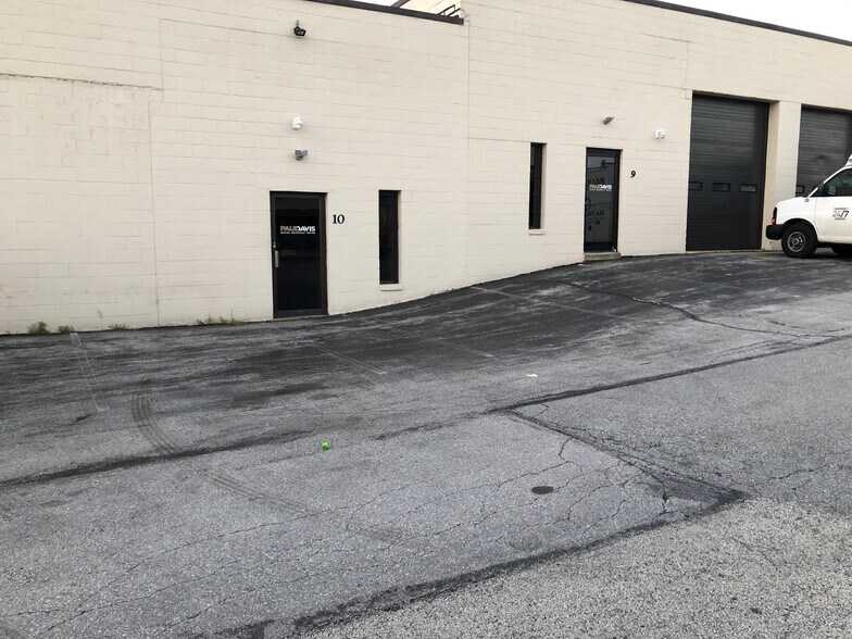 More Photos Of 325 Westtown Rd, West Chester Showroom For Lease