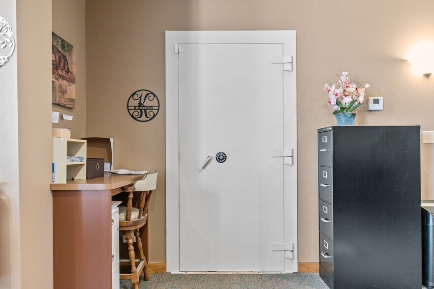 More Photos Of 600 S Main St, Oshkosh Office For Lease