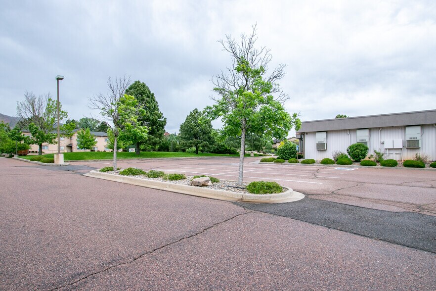 More Photos Of 4750 Granby Cir, Colorado Springs Bank For Sale