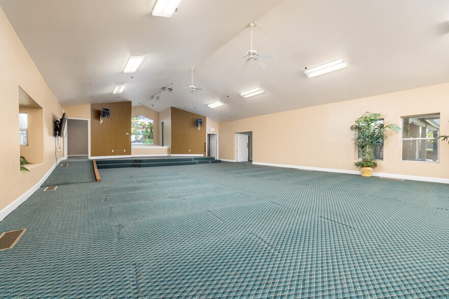 More Photos Of 2127 S Giddings St, Visalia Religious Facility For Lease