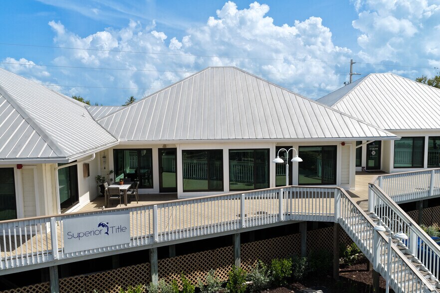 More Photos Of 1101 Periwinkle Way, Sanibel Coworking Space