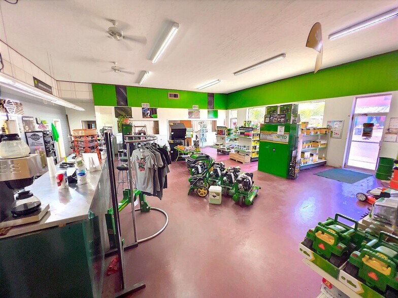 More Photos Of 401 S 10th St, Frederick Showroom For Sale